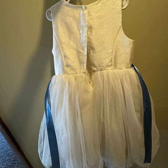 David’s Bridal Ivory Flower Girl Dress - Picture 4 of 4
